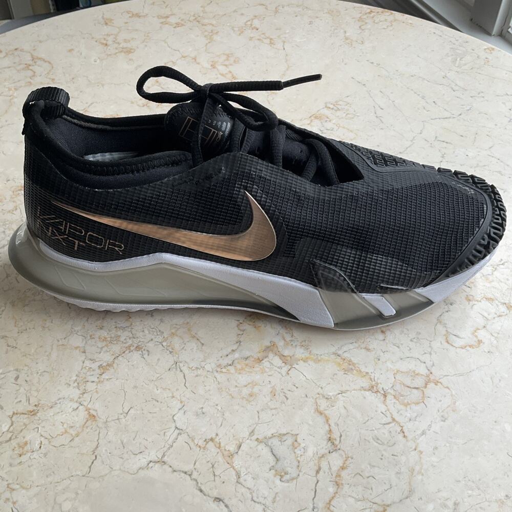 Nike React Vapor Court NXT HC Tennis White Black Bronze CV0742-002 Women‎ Size 9